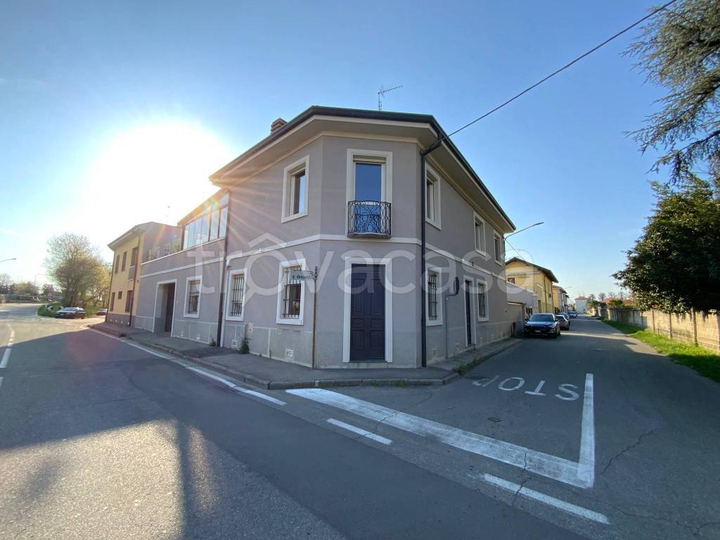 casa indipendente in vendita a Busto Garolfo