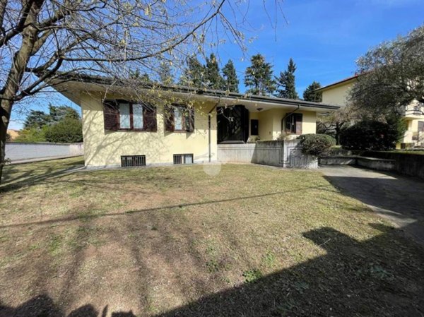 casa indipendente in vendita a Busto Garolfo