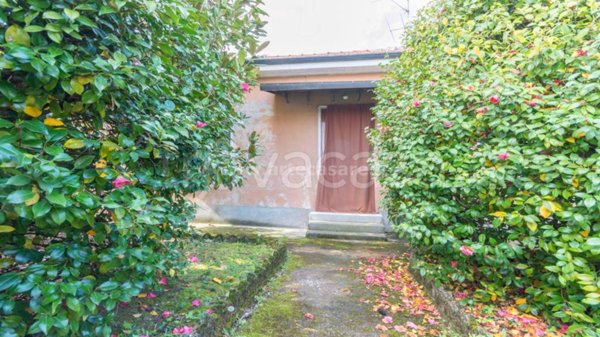 casa indipendente in vendita a Busto Garolfo