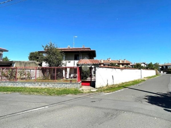 casa indipendente in vendita a Busto Garolfo in zona Olcella