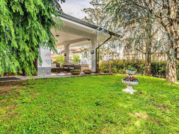 casa indipendente in vendita a Busto Garolfo in zona Olcella
