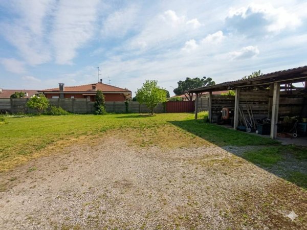 locale commerciale in vendita a Busto Garolfo