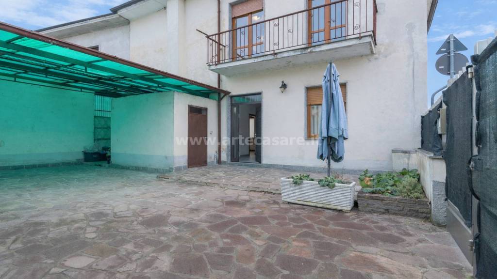 casa indipendente in vendita a Busto Garolfo