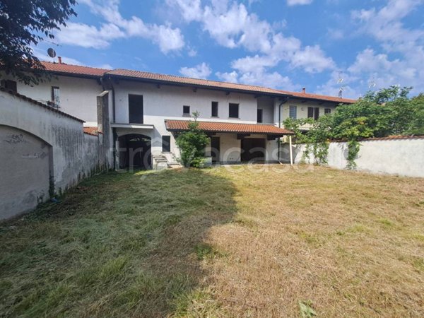 casa indipendente in vendita a Busto Garolfo