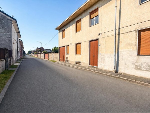 casa indipendente in vendita a Busto Garolfo in zona Olcella