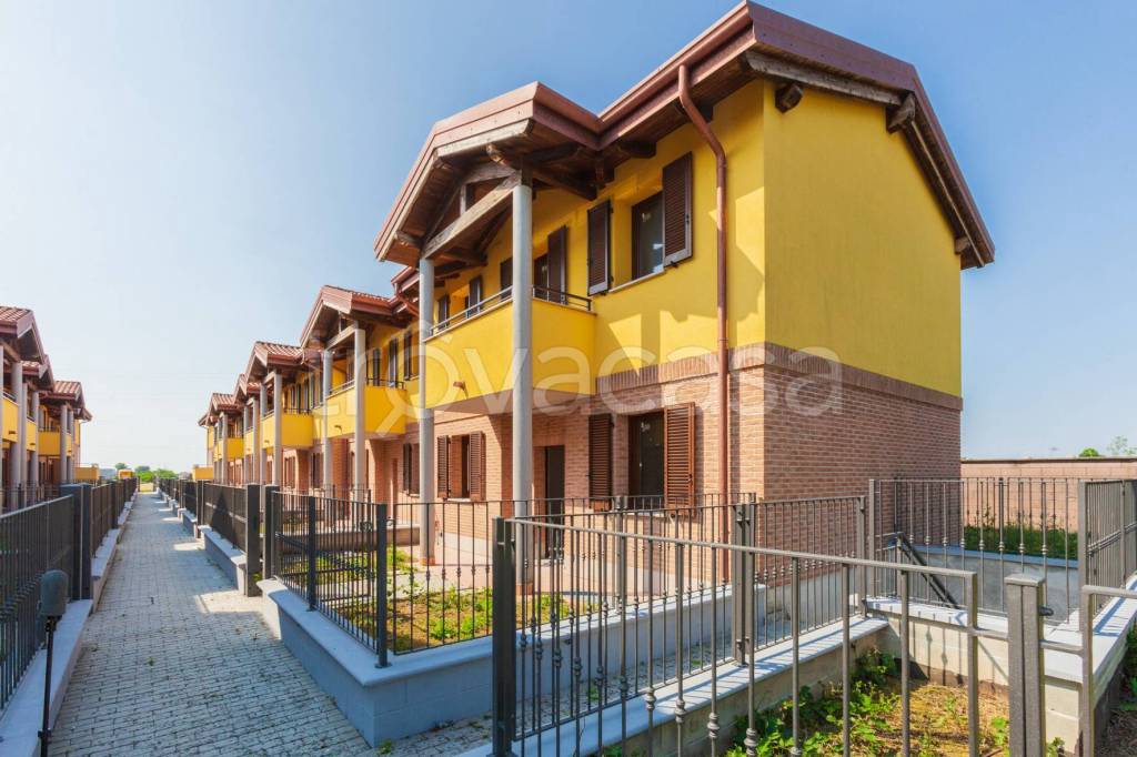casa indipendente in vendita a Busto Garolfo in zona Olcella