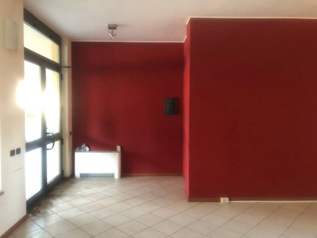 negozio in vendita a Busto Garolfo
