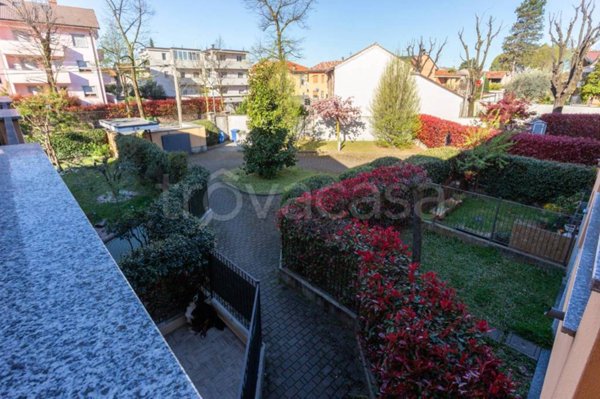 appartamento in vendita a Busto Garolfo in zona Olcella