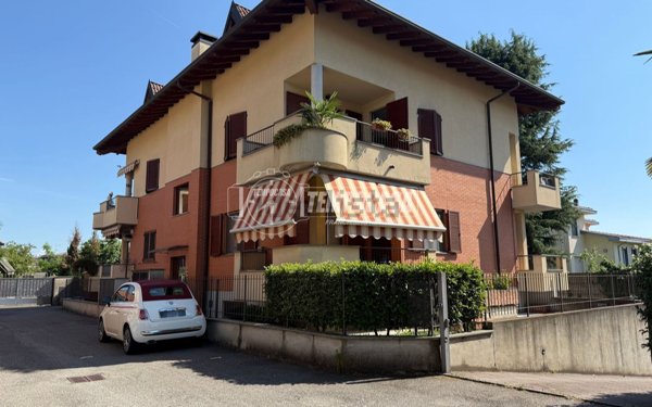 appartamento in vendita a Busto Garolfo in zona Olcella