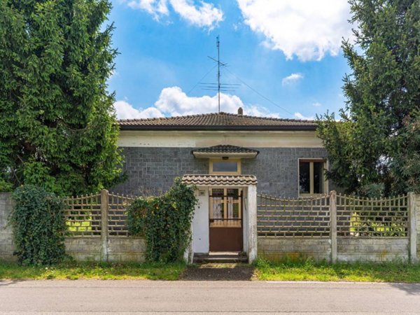 casa indipendente in vendita a Busto Garolfo in zona Olcella