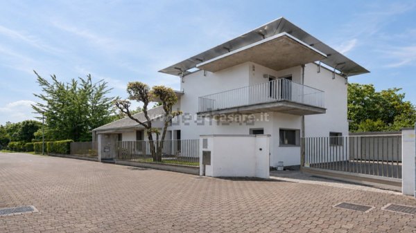 casa indipendente in vendita a Busto Garolfo in zona Olcella