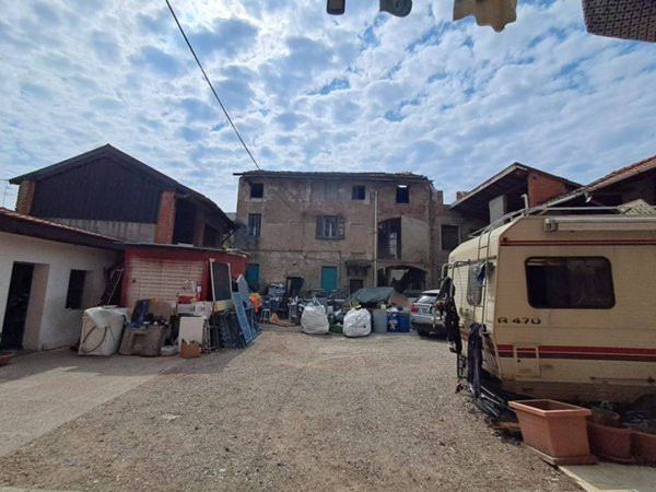 locale di sgombero in vendita a Busto Garolfo