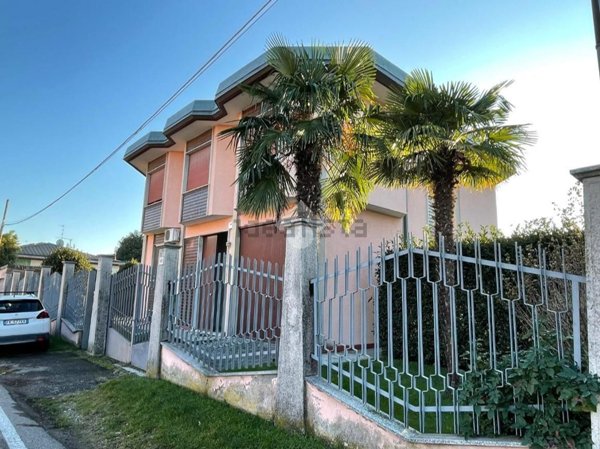 casa indipendente in vendita a Busto Garolfo in zona Olcella