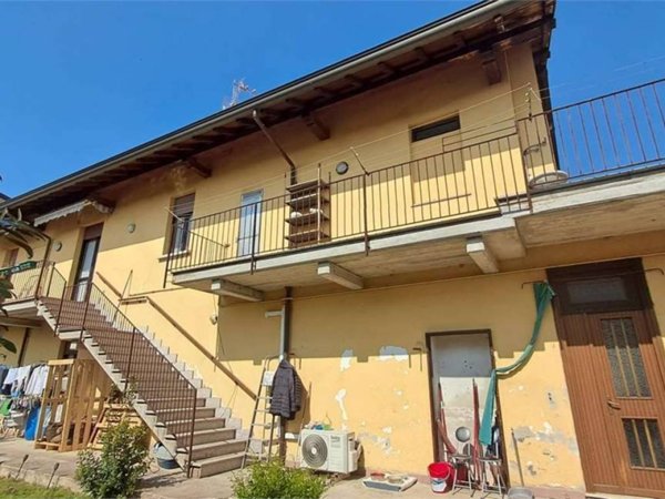 casa indipendente in vendita a Busto Garolfo in zona Olcella