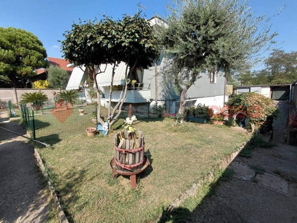 casa indipendente in vendita a Busto Garolfo in zona Olcella