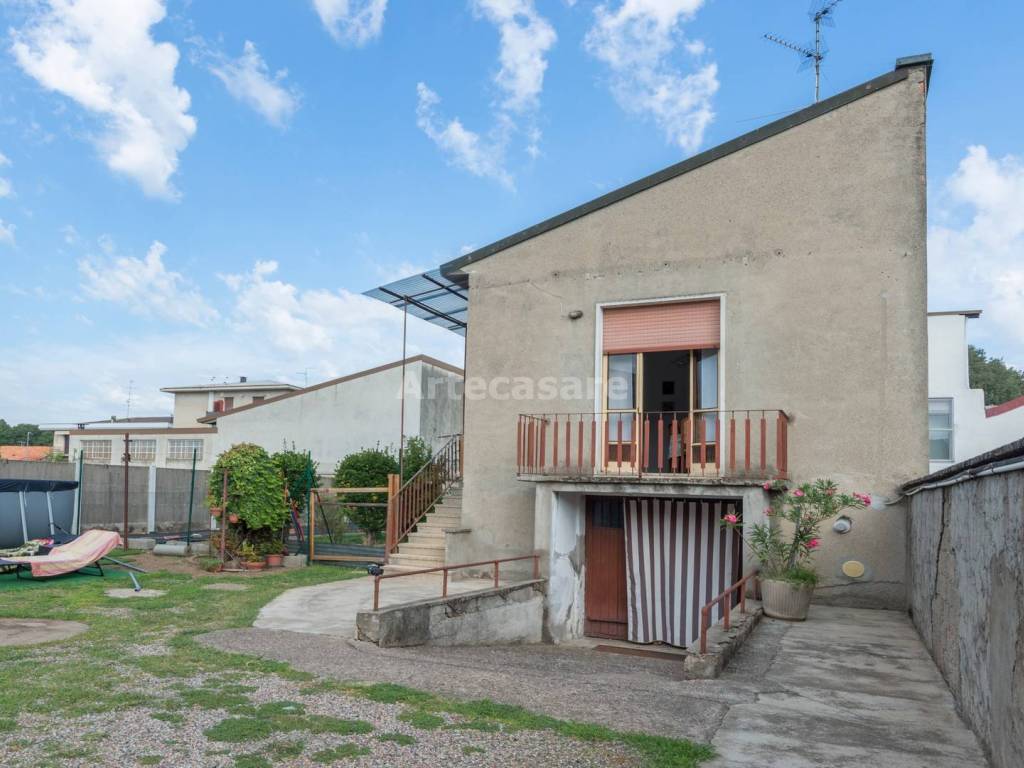 casa indipendente in vendita a Busto Garolfo in zona Olcella