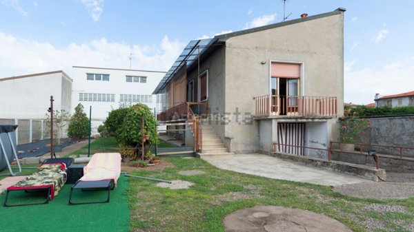 casa indipendente in vendita a Busto Garolfo in zona Olcella