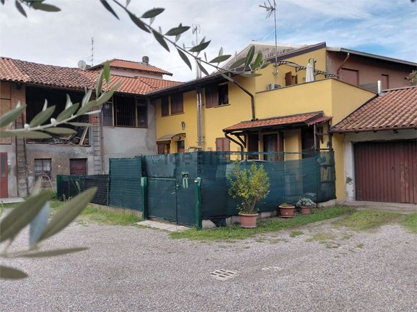 casa indipendente in vendita a Busto Garolfo