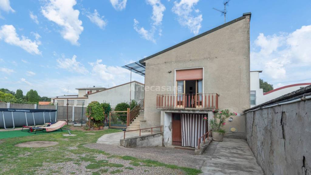 casa indipendente in vendita a Busto Garolfo in zona Olcella