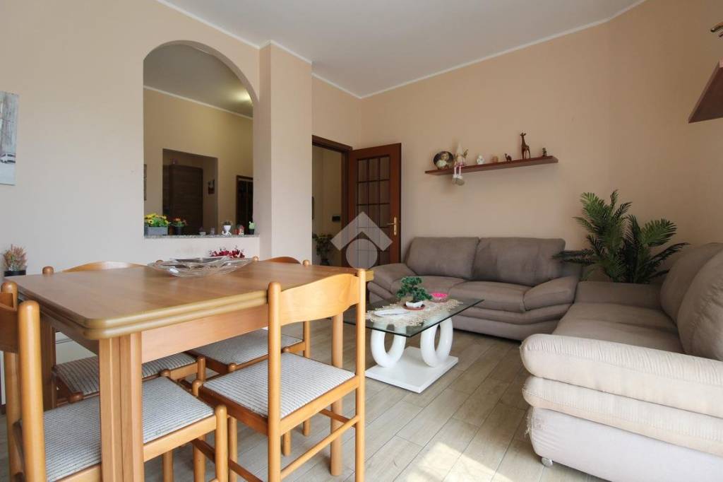 appartamento in vendita a Busto Garolfo in zona Olcella