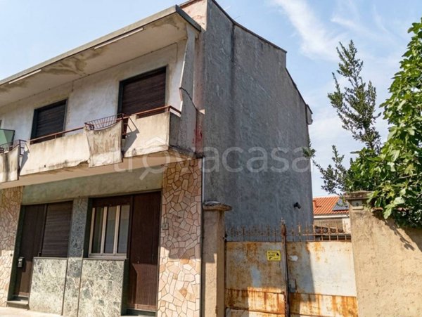 casa indipendente in vendita a Busto Garolfo