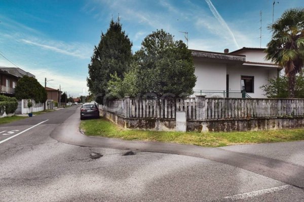 casa indipendente in vendita a Busto Garolfo in zona Olcella