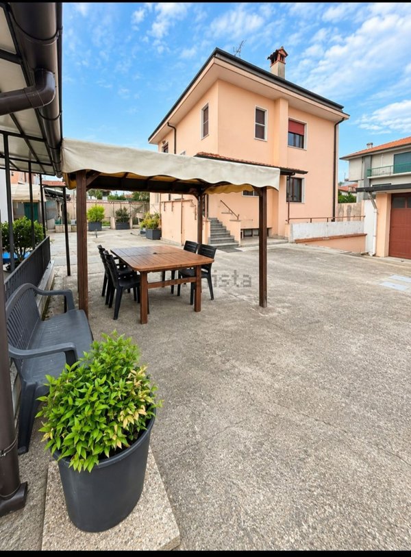 casa indipendente in vendita a Busto Garolfo in zona Olcella