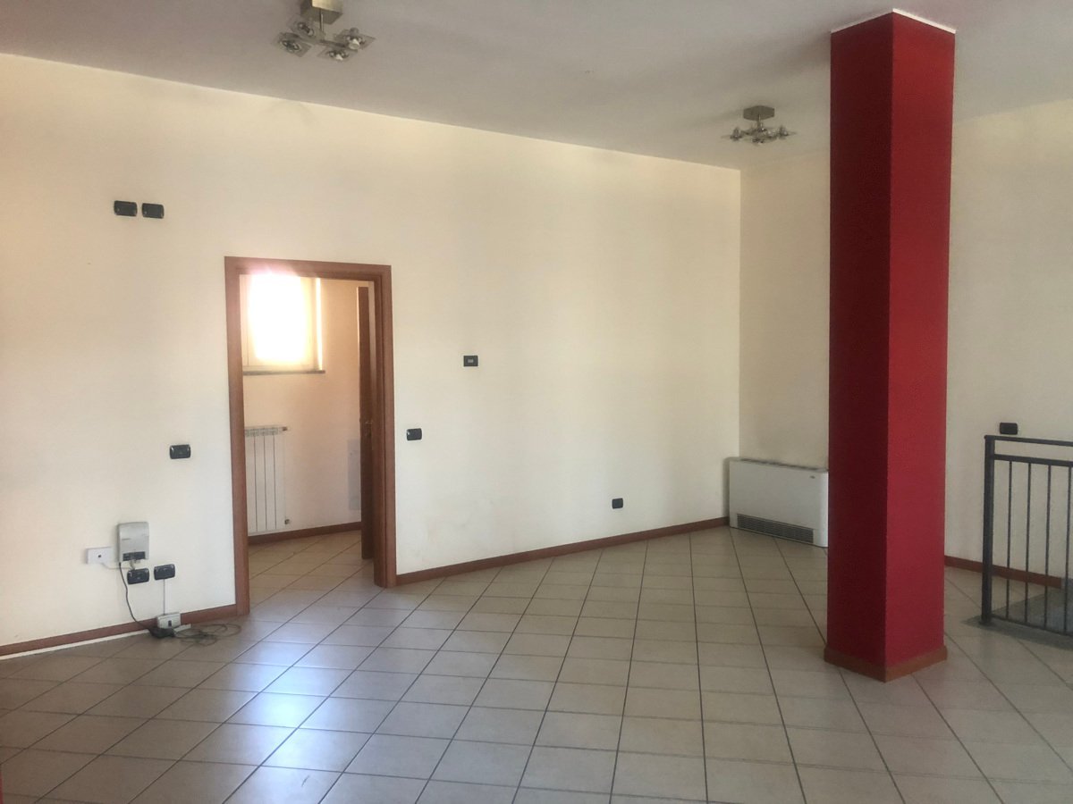 negozio in vendita a Busto Garolfo
