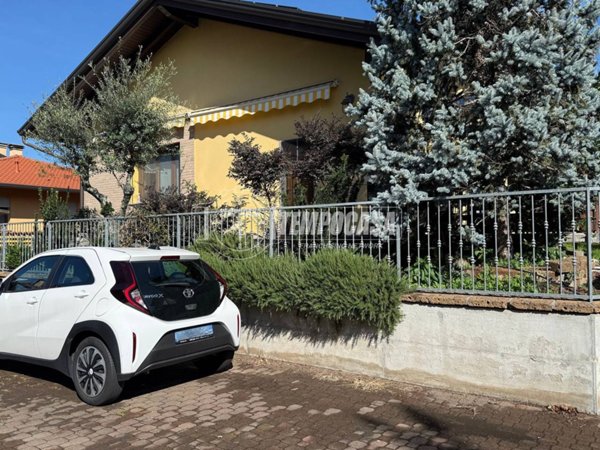 casa indipendente in vendita a Busto Garolfo in zona Olcella