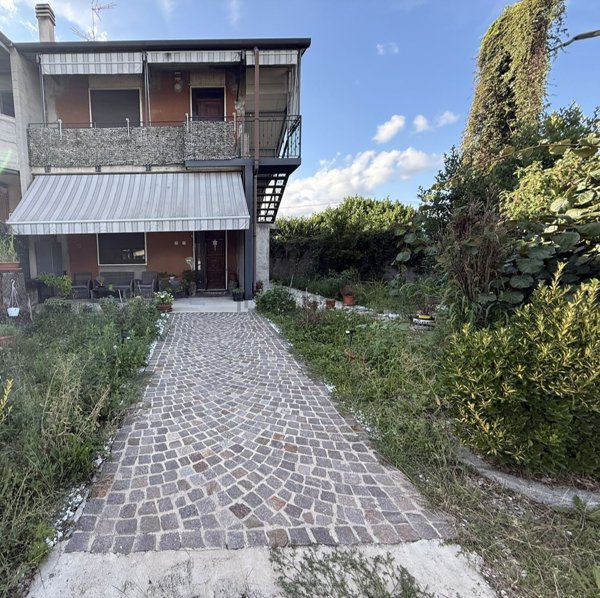 appartamento in vendita a Busto Garolfo in zona Olcella