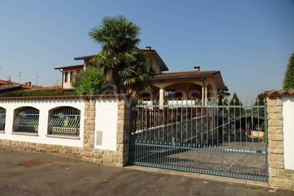 casa indipendente in vendita a Calvignasco