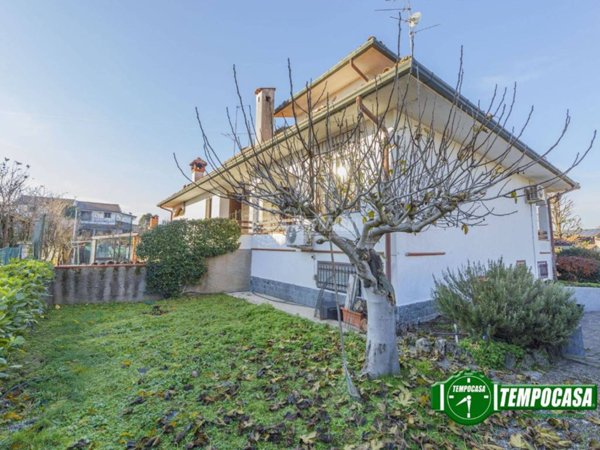 casa indipendente in vendita a Calvignasco