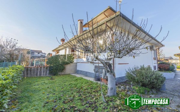 casa indipendente in vendita a Calvignasco