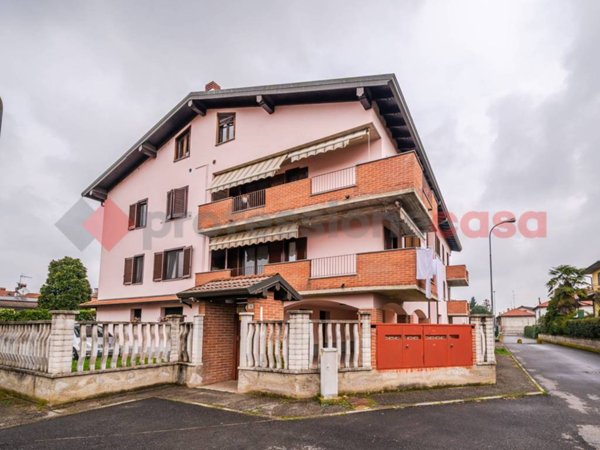 appartamento in vendita a Calvignasco in zona Bettola