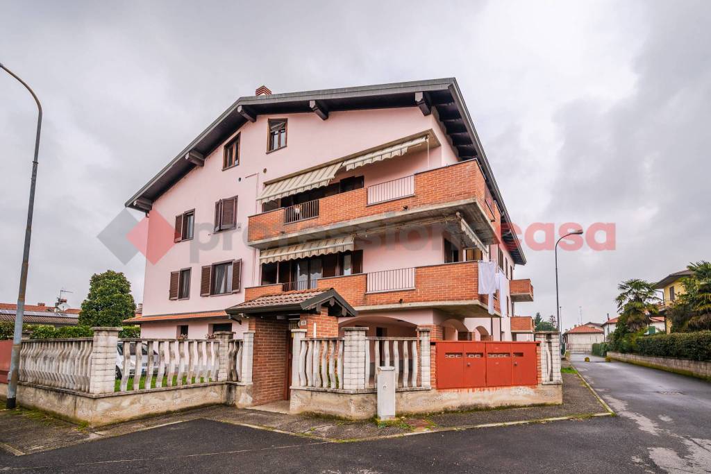 appartamento in vendita a Calvignasco in zona Bettola