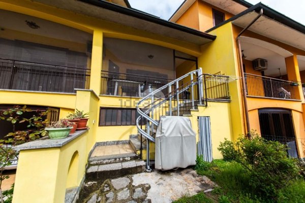 casa indipendente in vendita a Calvignasco
