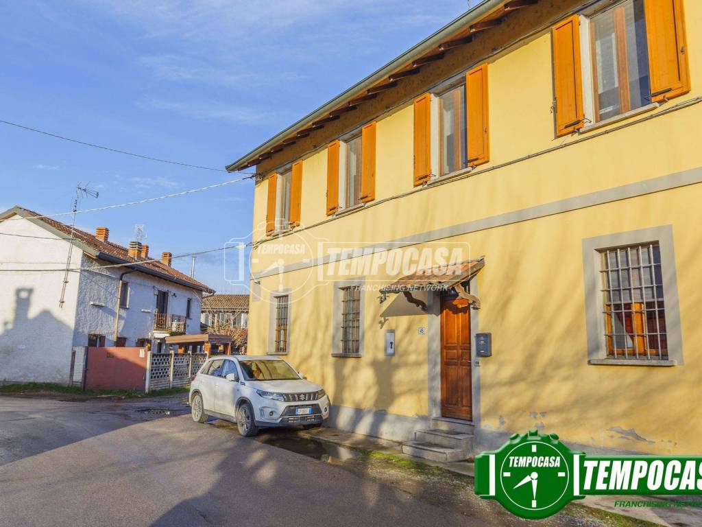 casa indipendente in vendita a Calvignasco