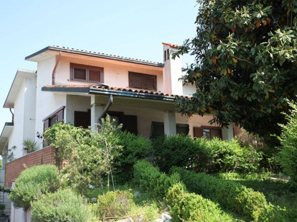 casa indipendente in vendita a Calvignasco in zona Bettola