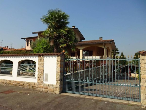 casa indipendente in vendita a Calvignasco in zona Bettola