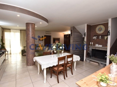 casa indipendente in vendita a Calvignasco