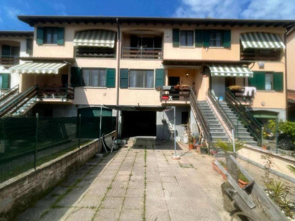 casa indipendente in vendita a Calvignasco in zona Bettola