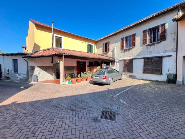 casa indipendente in vendita a Calvignasco