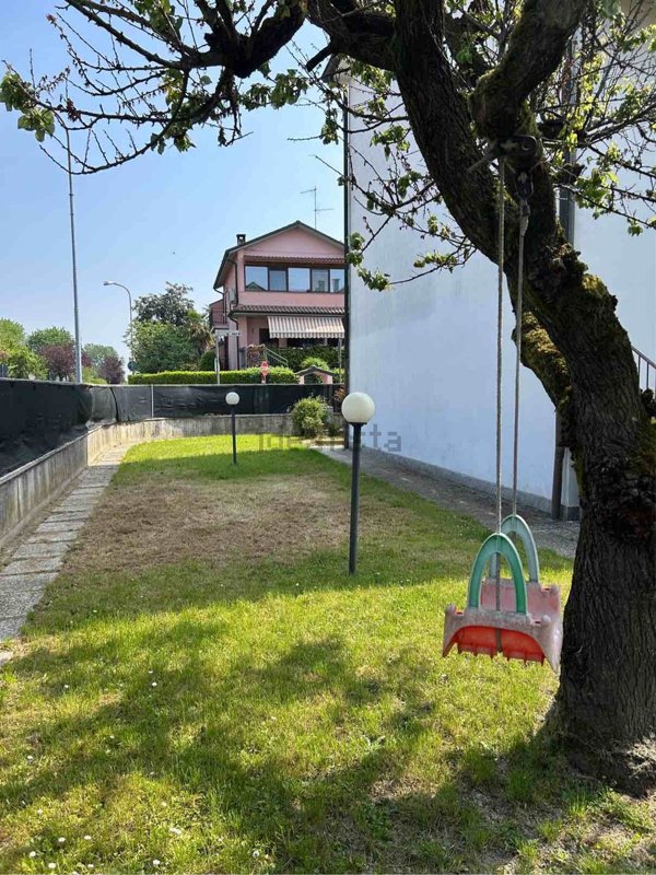 casa indipendente in vendita a Calvignasco