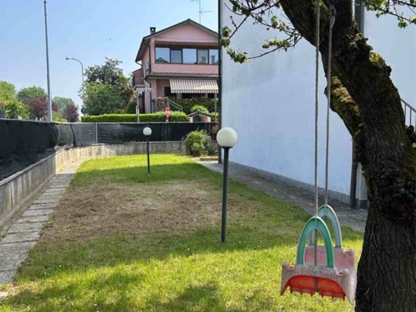casa indipendente in vendita a Calvignasco in zona Bettola