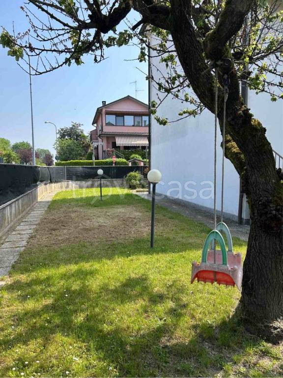 casa indipendente in vendita a Calvignasco in zona Bettola