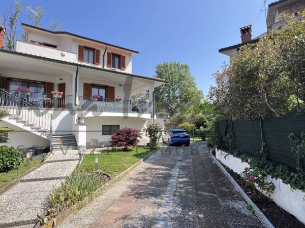 casa indipendente in vendita a Calvignasco in zona Bettola