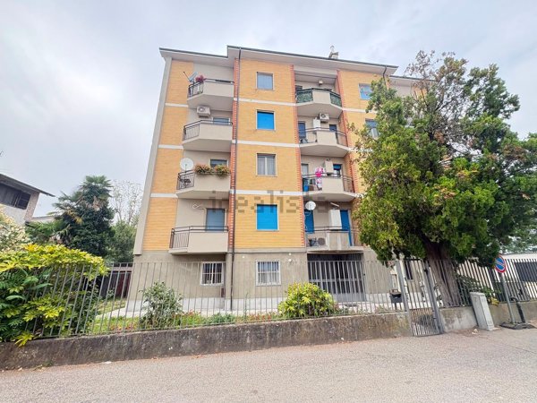 appartamento in vendita a Calvignasco in zona Bettola
