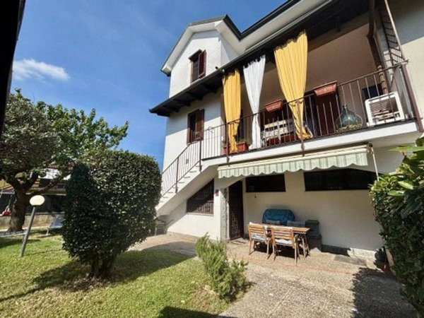 casa indipendente in vendita a Calvignasco in zona Bettola