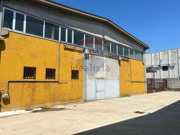 capannone in vendita a Cambiago
