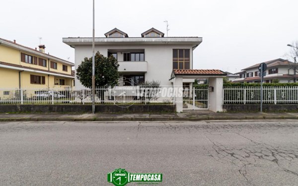 casa indipendente in vendita a Cambiago